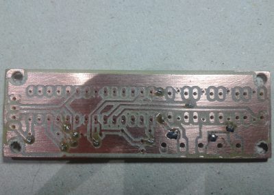 PCB soldado de vías.