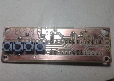 PCB y ATMEGA328P soldado vista inferior.