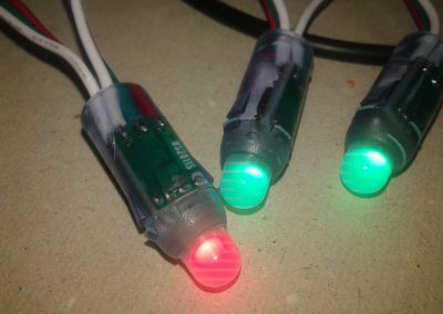 Detalle de los LEDs WS2811 funcionando.