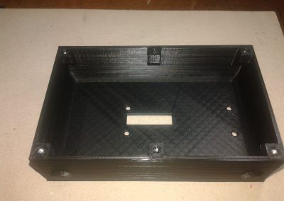 Caja base circuito, se ven las 6 tuercas embutidas.