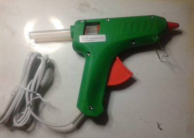 Pistola de cola térmica.