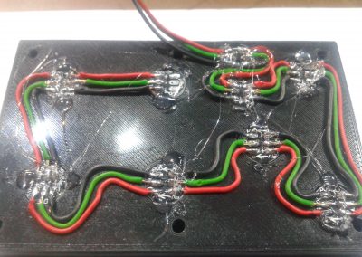 LEDs fijados con cola térmica.