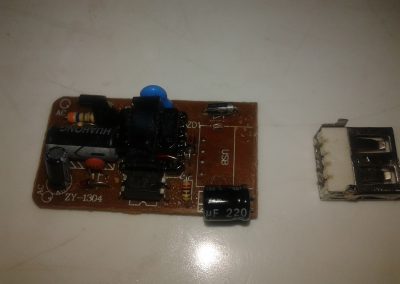 Retirada de conector USB.