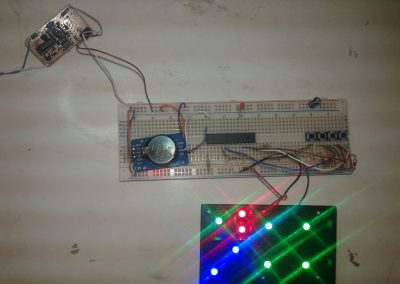 Vista de la placa de pruebas con todos los elementos funcionando.