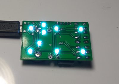 Conectamos alimentación y vemos que los LEDs se encienden.
