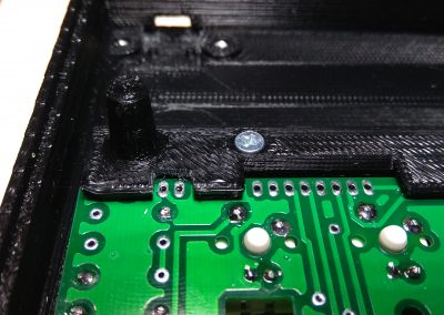 Prueba colocación circuito antes de tener cables soldados. Detalle zona faja de 8 y alimentación LEDS.