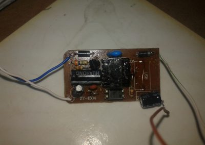Cableamos los 220 v AC y los 5V CC para placa de pruebas.