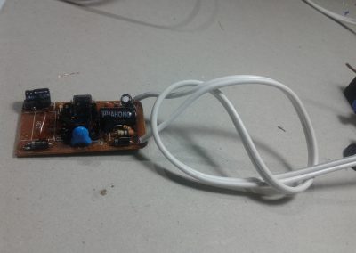 Damos esta forma al cable para hacer un nudo.