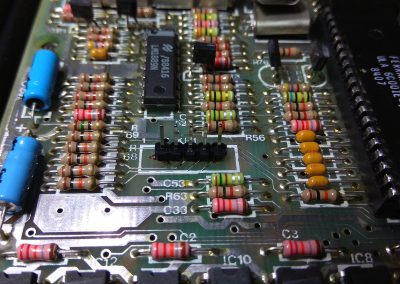 Sustituido conector de membrana por tira de pines de 5x1.