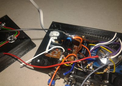 Soldamos los cables de alimentación de los LEDs a +5v ya GND.