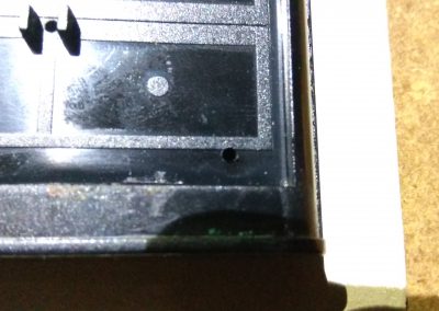 Detalle taladro para fijar teclado a ZX Spectrum original. 2 de 4.