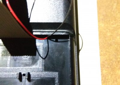 Detalle taladro para fijar teclado a ZX Spectrum original. 1 de 4.