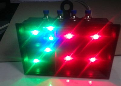 Vista del reloj funcionando una vez atornillados los 4 tornillos de la caja soporte de LEDs contra la base.