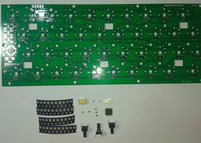 Vista completa de los componentes implicados en el teclado.