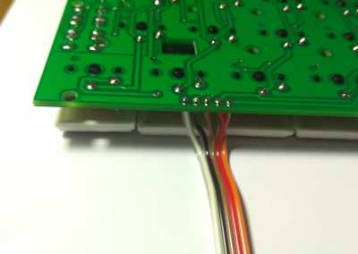 Cables de datos soldados a PCB.