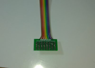 Sueldo los cables al PCB adaptador, poniendo especial cuidado en que el estaño y el cable solo ocupe la mitad superior del PAD, para que el resto sea lo que entre en los conectores de cinta.