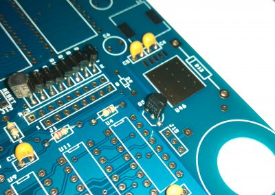 1 transistor BC548 para el altavoz.