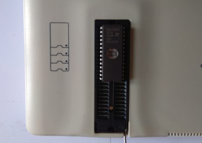 Con un grabador de EPROMs grabamos el programa.