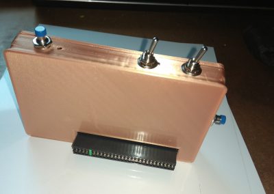 Colocamos la tapa. Comprobamos que se ve el LED.