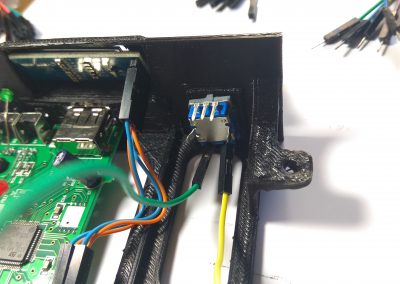 Aquí soldamos los cables del pulsador del encoder.