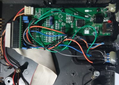 Colocamos el conjunto en su posición y fijamos el tornillo de fijación del soporte (cerca del encoder)