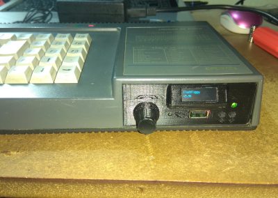 Colocamos el teclado del CPC y todos los tornillos de fijación.