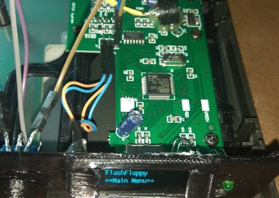 Cableamos como en CPC, usamos cola térmica etc. Y encendemos, vemos que el display enciende