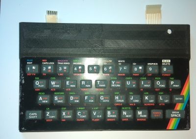 Retiro la parte superior de la caja del zx para desmontarla.