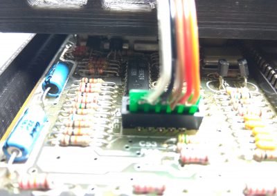 Introducimos los pcb adaptadores en los zócalos de las cintas de las membranas.