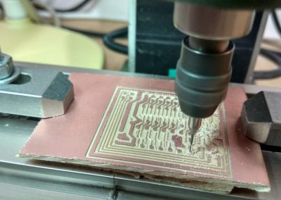 Proceso de taladrado de pads y vías.