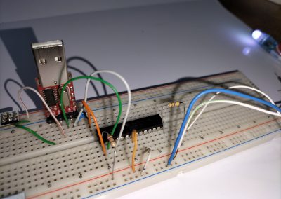 Primera prueba en placa de pruebas con leds encendidos.