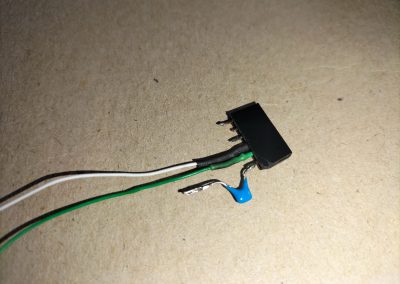 Lo soldamos al pin 6 del conector hembra.