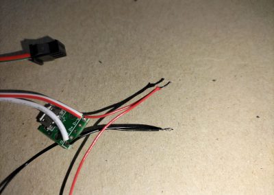 Trenzamos y pre estañamos los cables rojos y negros.