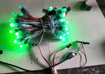 Con esto ya debería funcionar, conectamos alimentación al micro USB y vemos que funciona.